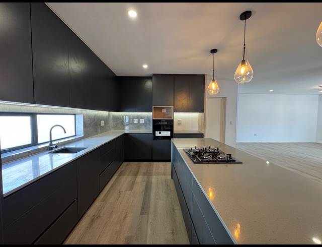 4 BEDROOM HOUSE FOR SALE IN SANDOWN